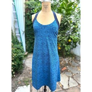 Patagonia Dk & Lt Blue Geometric Active Sport Midi Dress SZ M Built in Shelf Bra